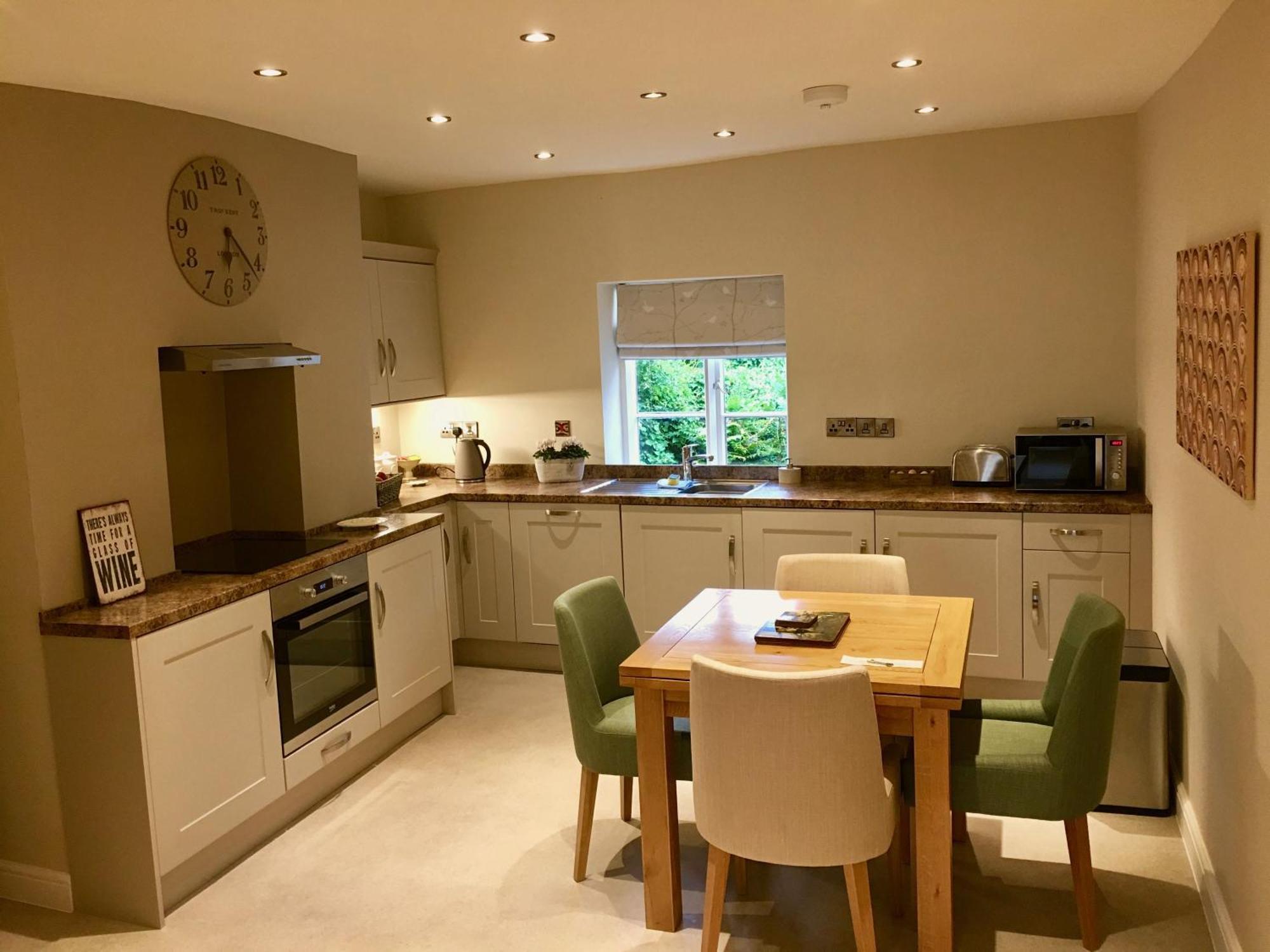 Luxury 2 Bed Apartment With Free Parking Ludlow Extérieur photo