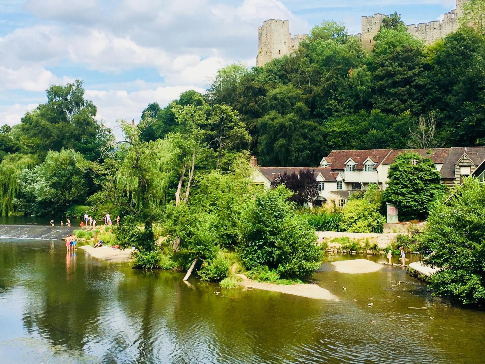 Luxury 2 Bed Apartment With Free Parking Ludlow Extérieur photo